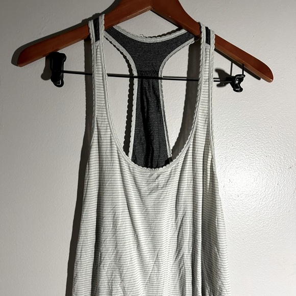 Lululemon 105 singlet size 6 - Picture 2 of 4